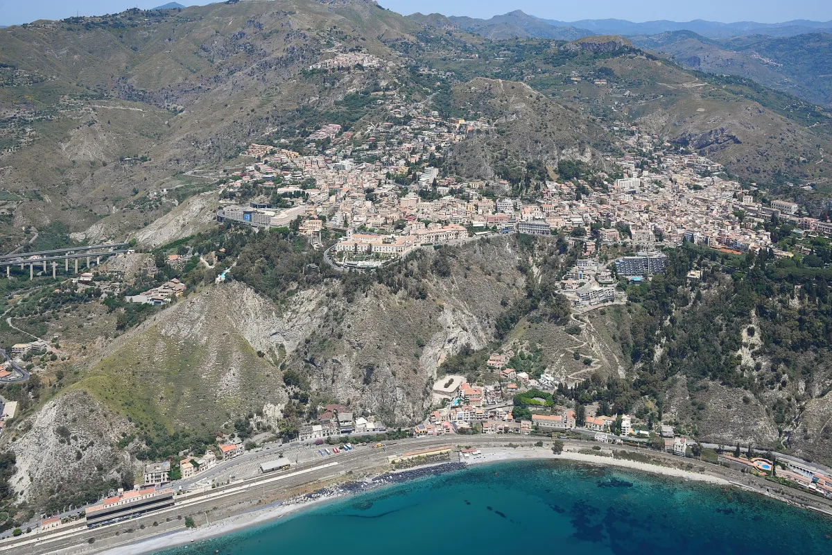 Come arrivare a Taormina: guida pratica 2026